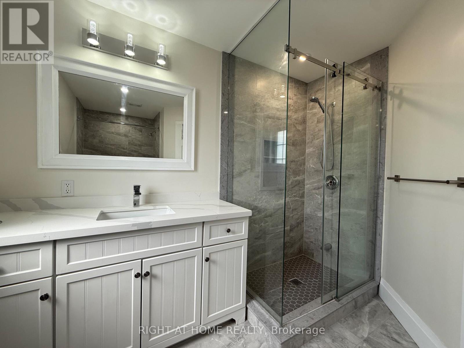 32 Toscana Drive, Whitby, Ontario  L1R 3N6 - Photo 27 - E13070228