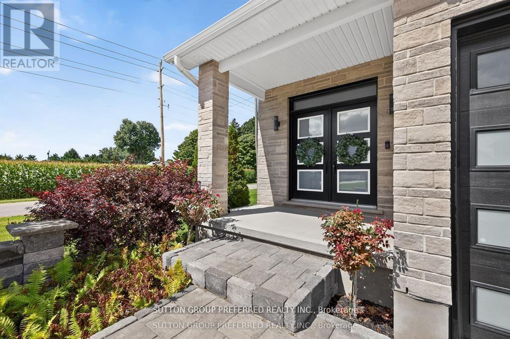 21 Armstrong Street, Strathroy-Caradoc (Mount Brydges), Ontario  N0L 1V0 - Photo 2 - X12982888