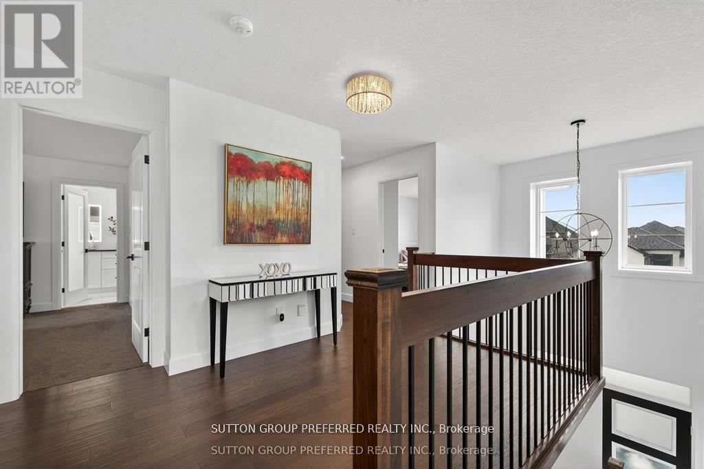 21 Armstrong Street, Strathroy-Caradoc (Mount Brydges), Ontario  N0L 1V0 - Photo 5 - X12982888