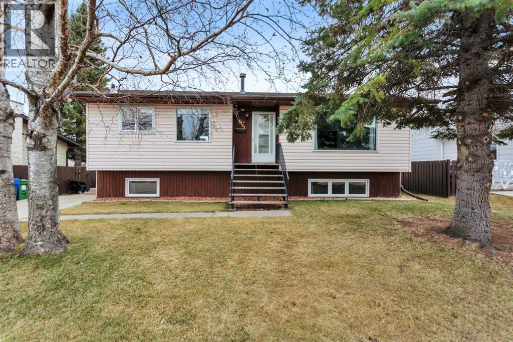5751 55 Street, Rocky Mountain House, Alberta  T4T 1J7 - Photo 1 - A2305757