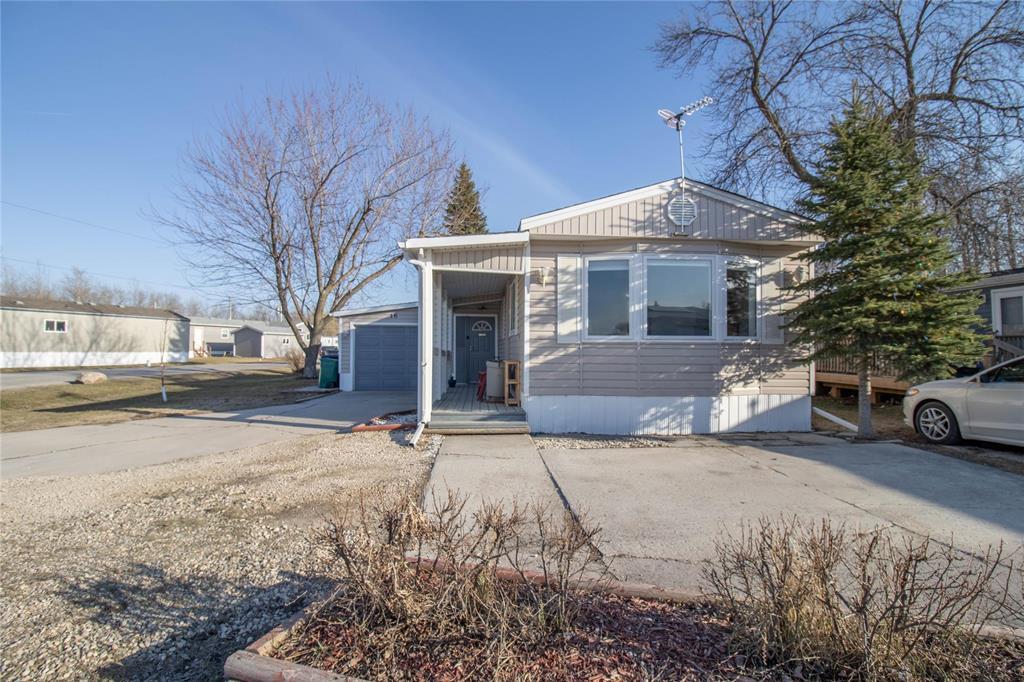 16 Aspen One Drive, Steinbach, Manitoba  R5G 0M1 - Photo 1 - 202609196