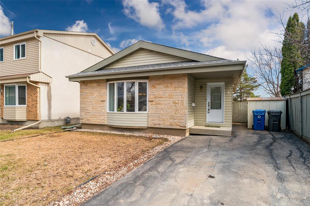6 Carriage House Road, Winnipeg, Manitoba  R2N 2J3 - Photo 0 - 202609270