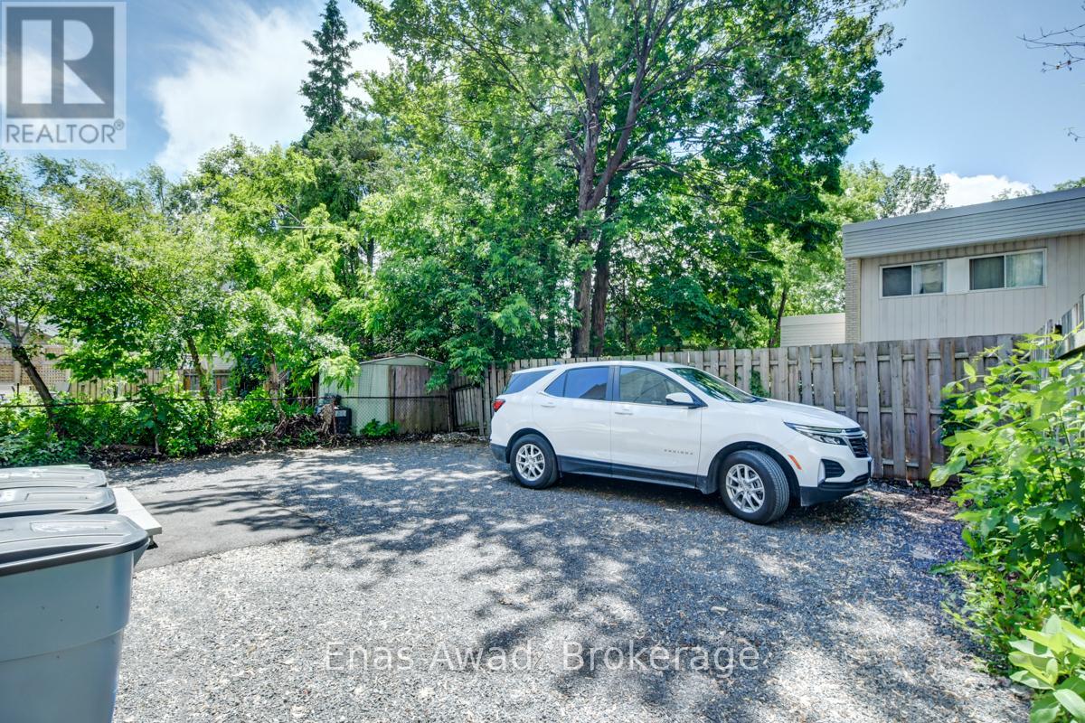 B - 974 Hooper Street, Ottawa, Ontario  K1Z 6K3 - Photo 2 - X13080100