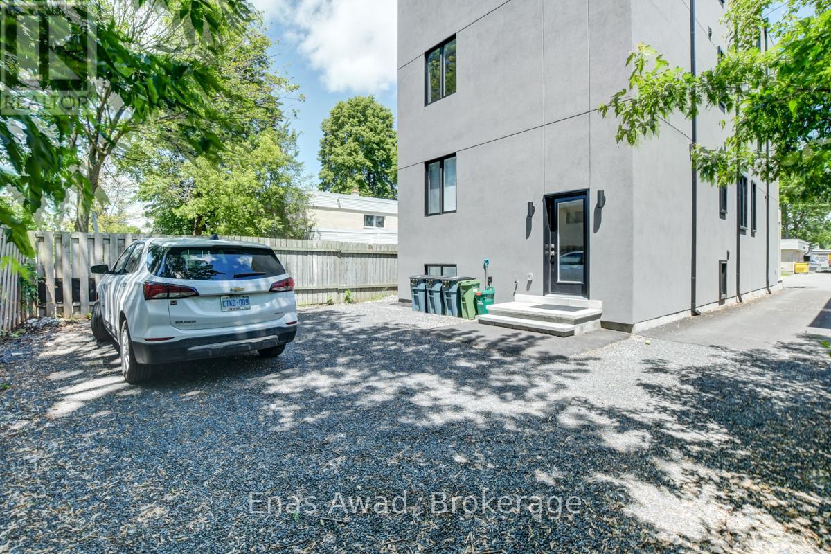B - 974 Hooper Street, Ottawa, Ontario  K1Z 6K3 - Photo 4 - X13080100