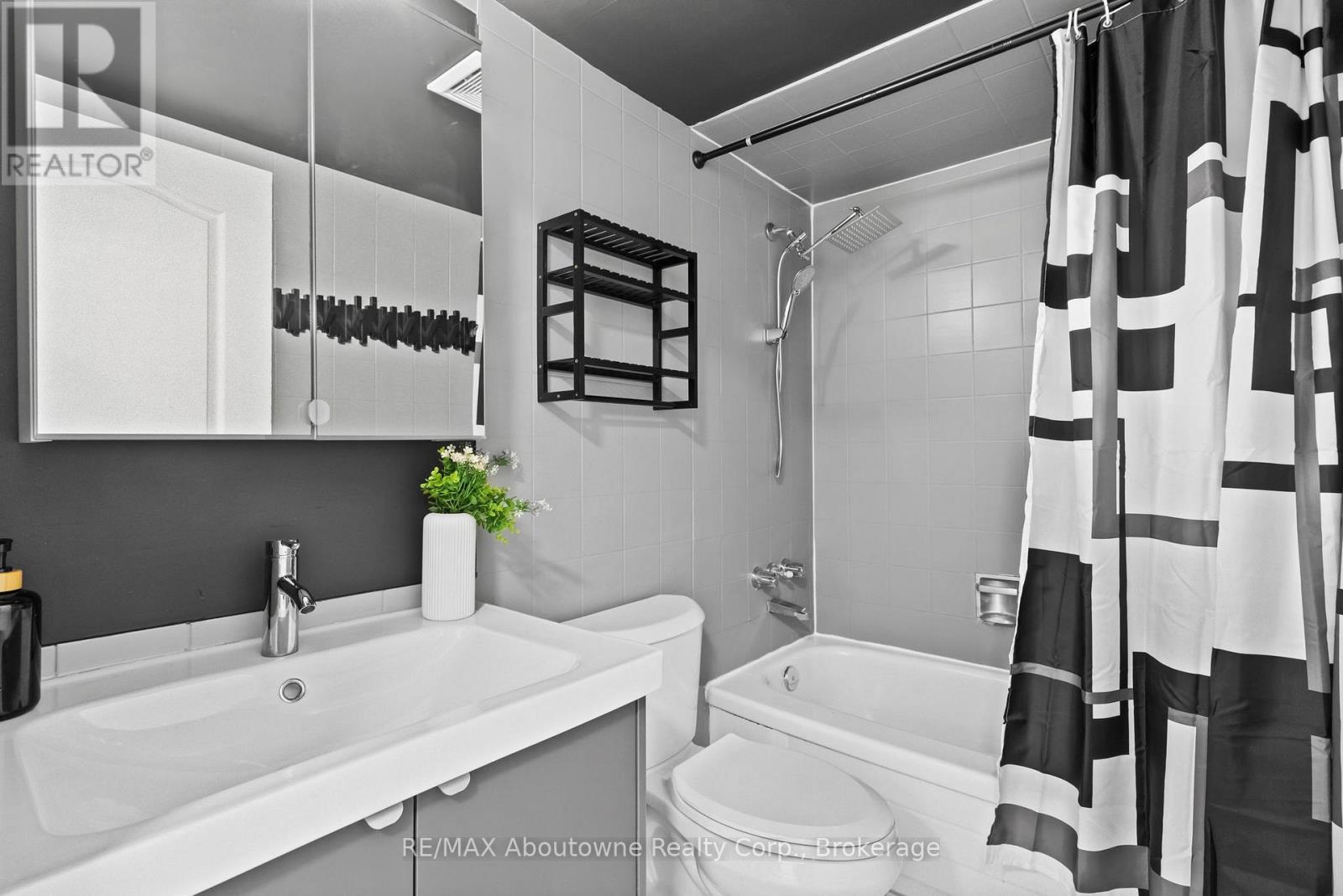 1108 - 300 Webb Drive, Mississauga, Ontario  L5B 3W3 - Photo 15 - W13080122