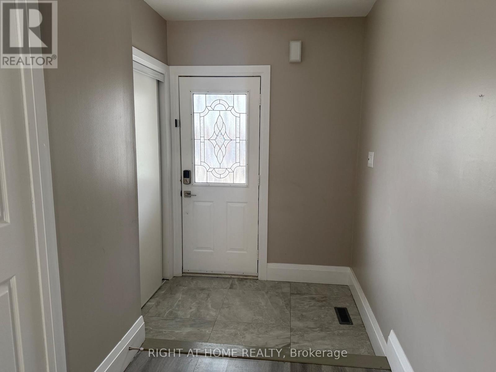 32 Toscana Drive, Whitby, Ontario  L1R 3N6 - Photo 8 - E13070228