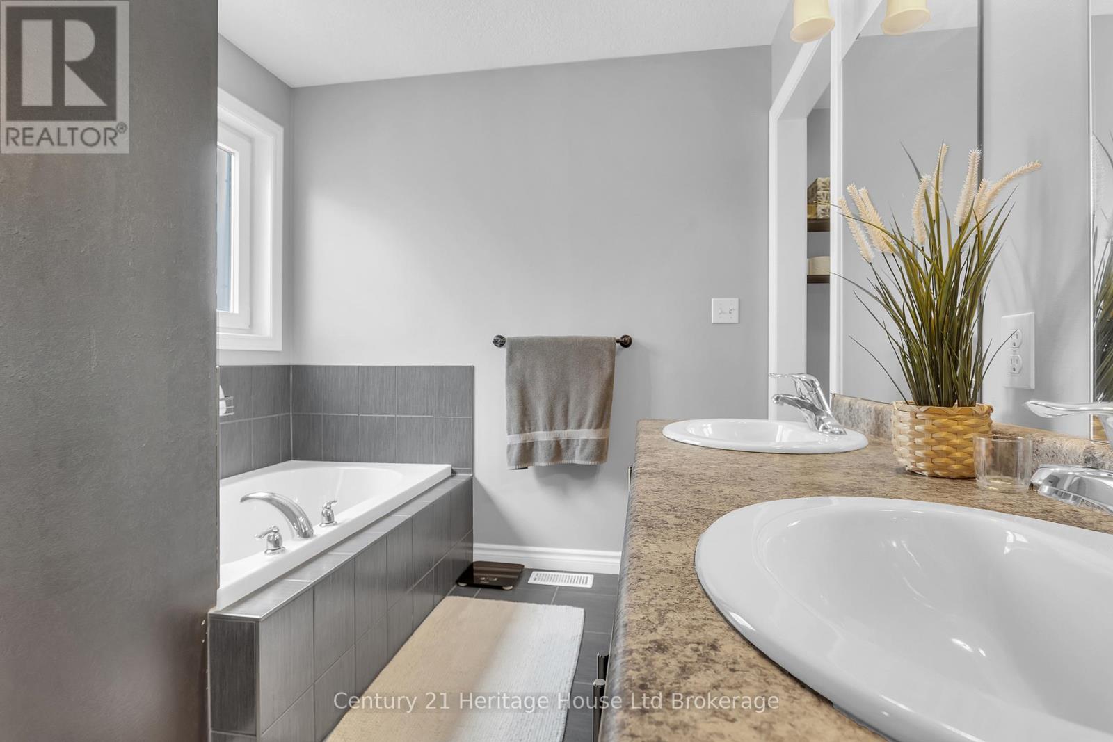 832 Halifax Road, Woodstock, Ontario  N4T 0C6 - Photo 23 - X13080230