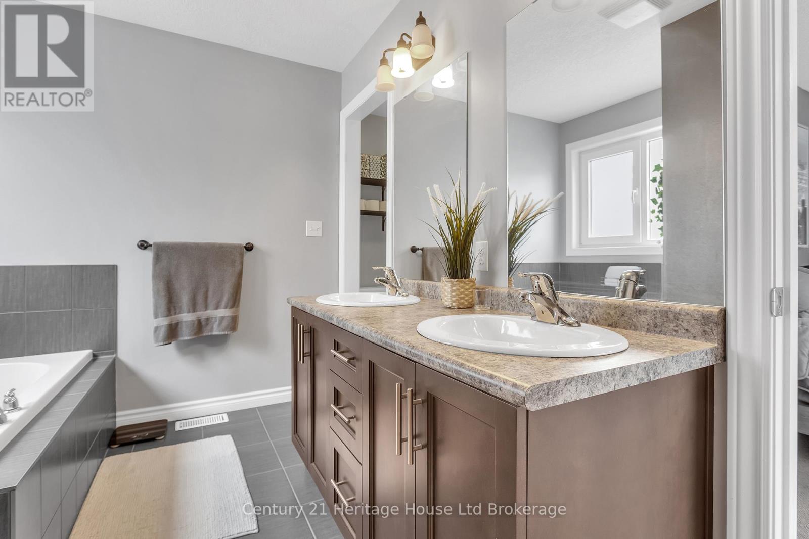 832 Halifax Road, Woodstock, Ontario  N4T 0C6 - Photo 24 - X13080230