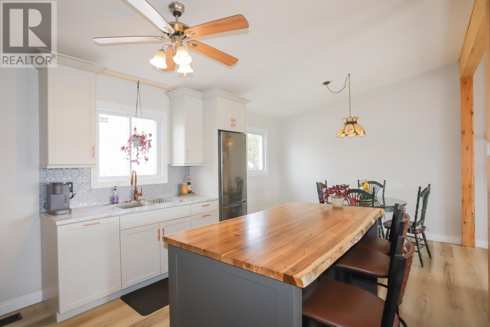 154 Ashgrove Ave, Sault Ste. Marie, Ontario  P6A 4X2 - Photo 11 - SM260807