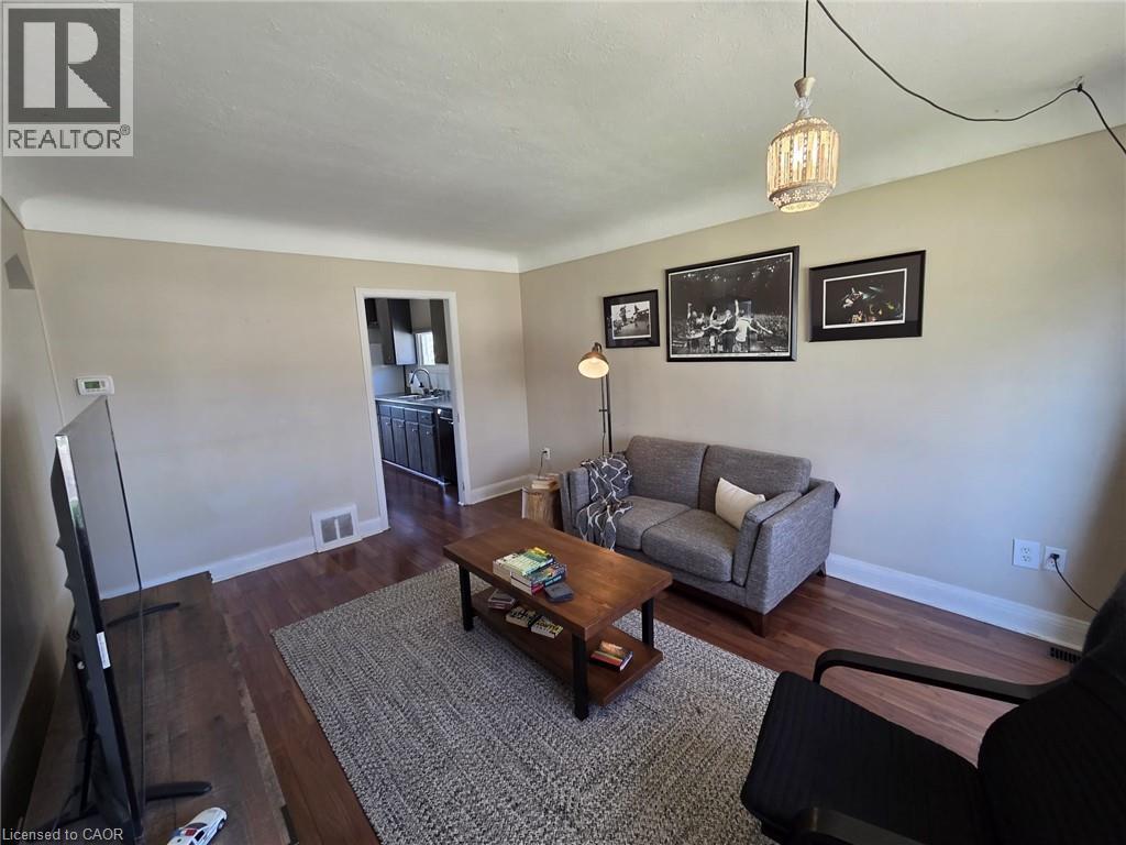 122 East 25th Street, Hamilton, Ontario  L8V 3A2 - Photo 2 - 40826902