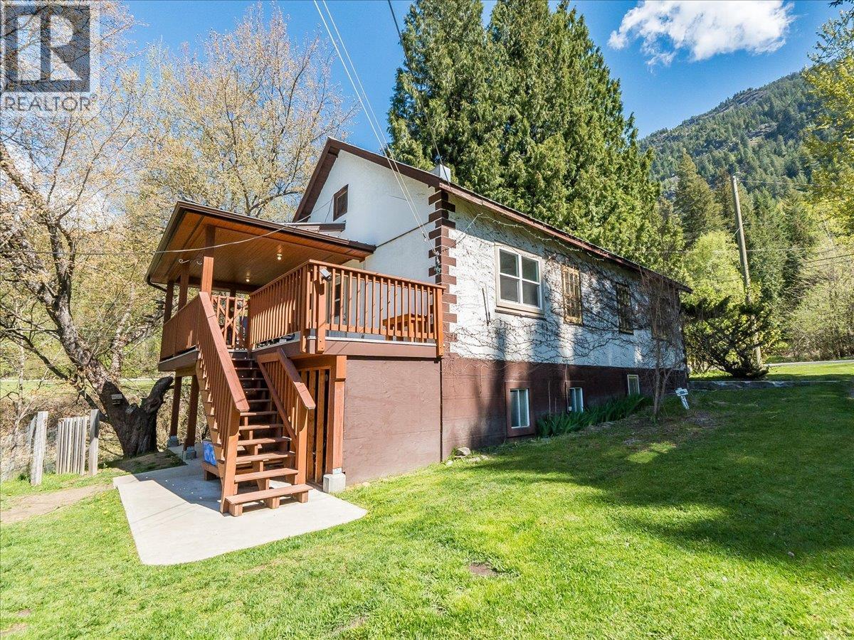 1448 Pass Creek Road, Castlegar, British Columbia  V1N 4S2 - Photo 1 - 10385233