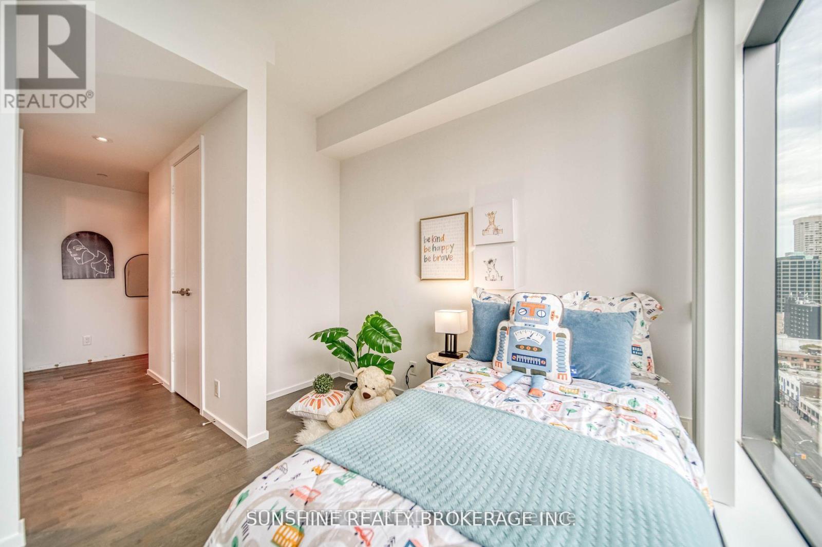 1702 - 5 St Joseph Street, Toronto, Ontario  M4Y 0B6 - Photo 18 - C13080048