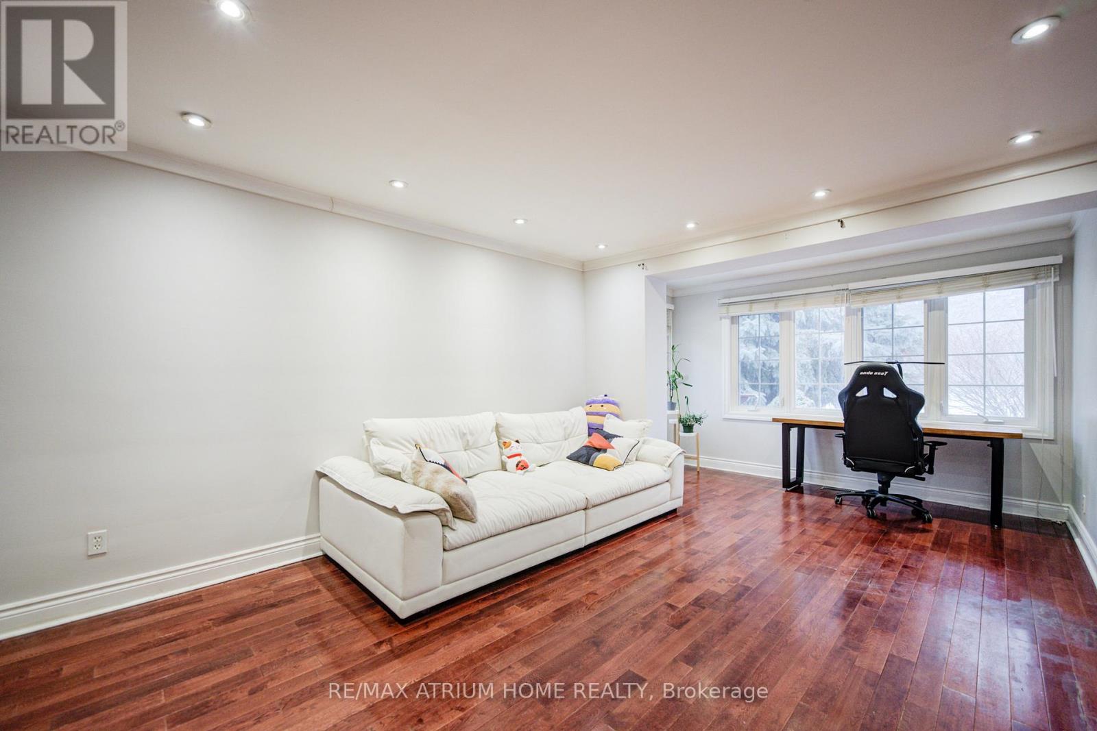 18 Doverwood Court, Toronto, Ontario  M2M 2G7 - Photo 4 - C13080132