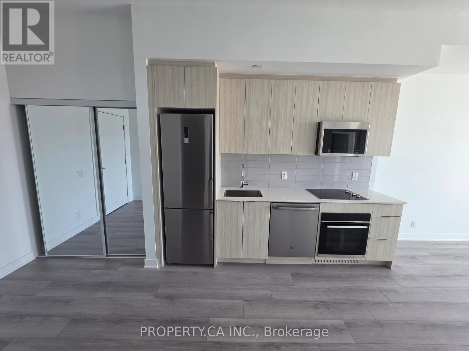 213 - 20 Deans Drive, Toronto, Ontario  M1L 0J7 - Photo 2 - E13080188