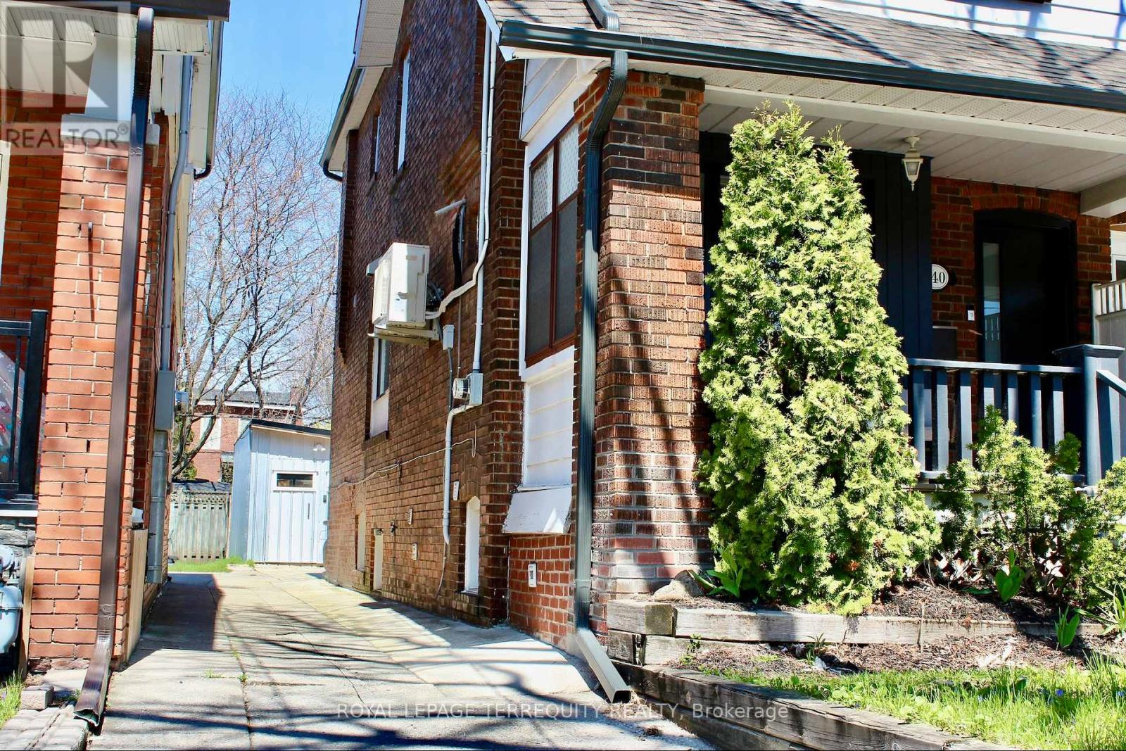 Lower - 140 Wolverleigh Boulevard, Toronto, Ontario  M4J 1R9 - Photo 2 - E13080254