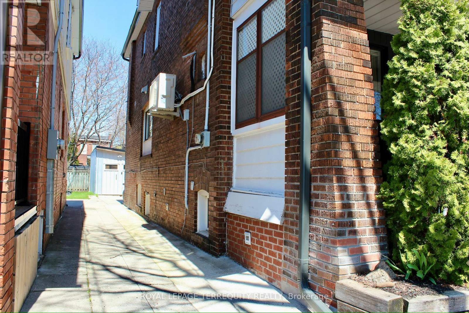 Lower - 140 Wolverleigh Boulevard, Toronto, Ontario  M4J 1R9 - Photo 3 - E13080254
