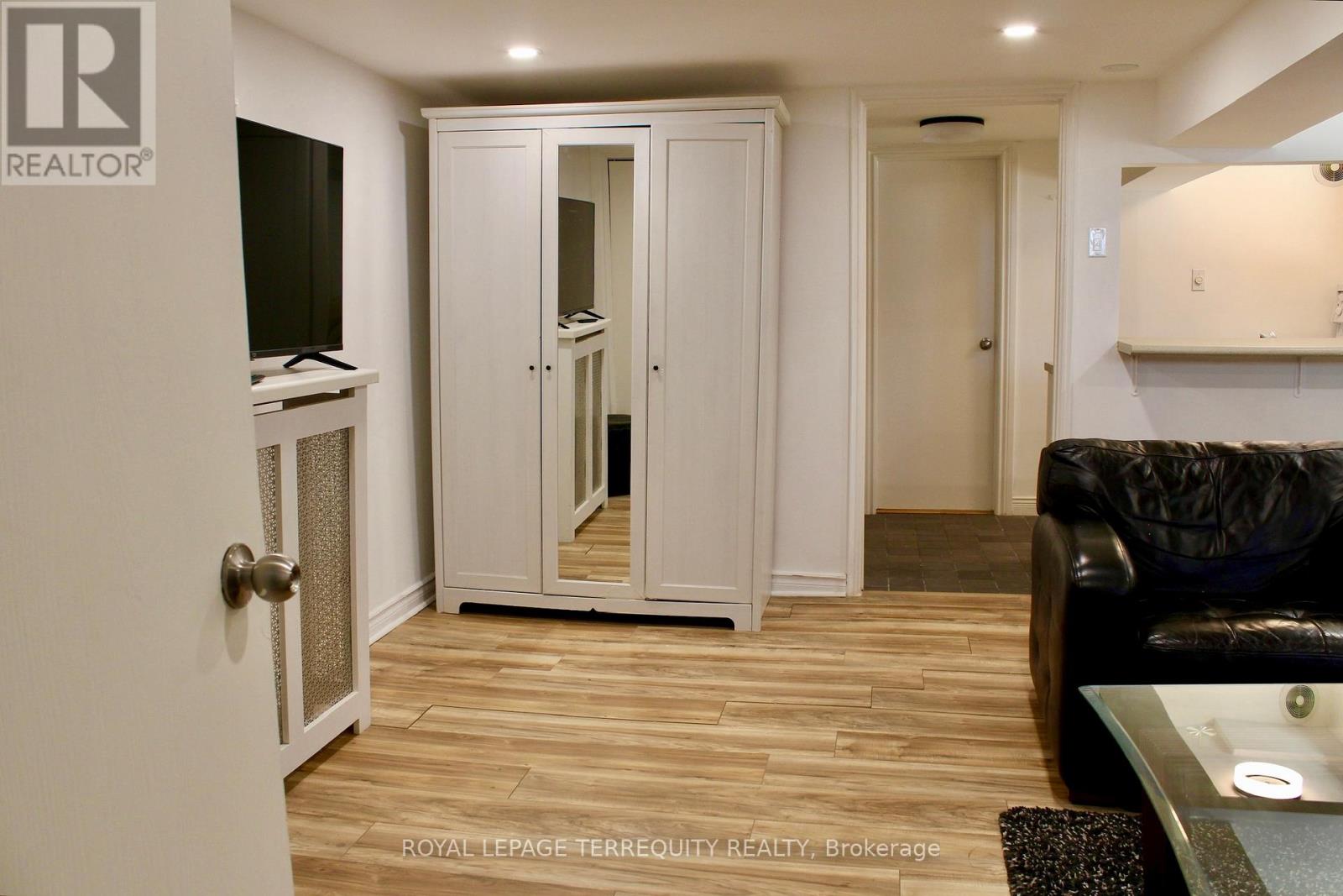 Lower - 140 Wolverleigh Boulevard, Toronto, Ontario  M4J 1R9 - Photo 6 - E13080254