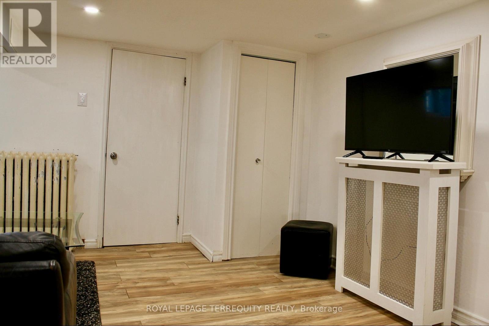 Lower - 140 Wolverleigh Boulevard, Toronto, Ontario  M4J 1R9 - Photo 7 - E13080254