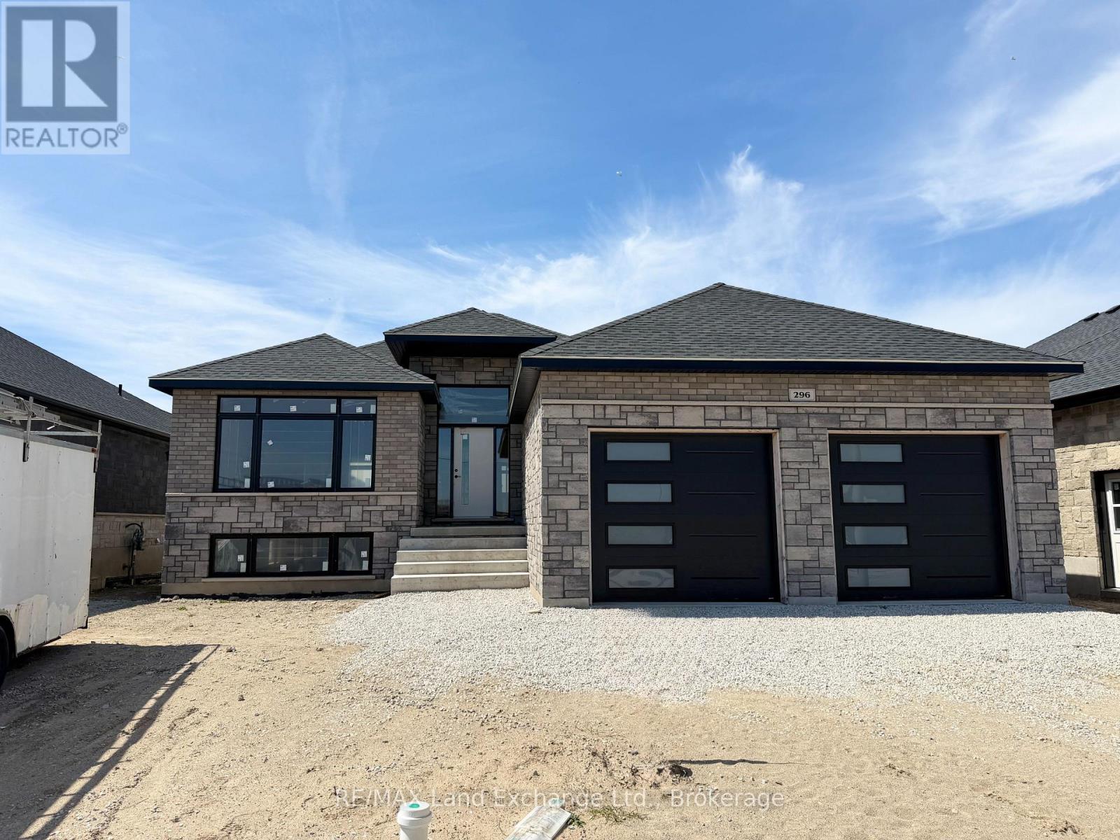 296 Ridge Street, Saugeen Shores, Ontario  N0H 2C3 - Photo 1 - X12337497
