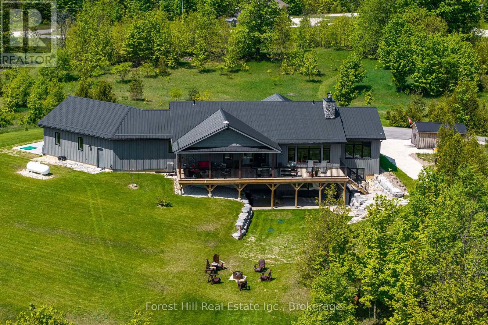 240 Lookout Drive, West Grey, Ontario  N0C 1H0 - Photo 2 - X12930556