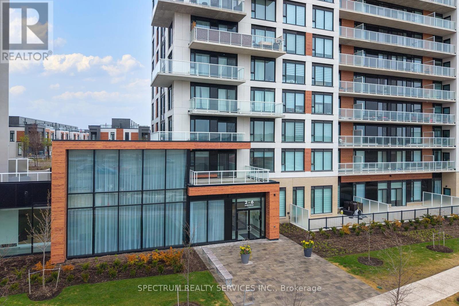 1129 - 2 David Eyer Road, Richmond Hill, Ontario  L4S 0N6 - Photo 2 - N13080140