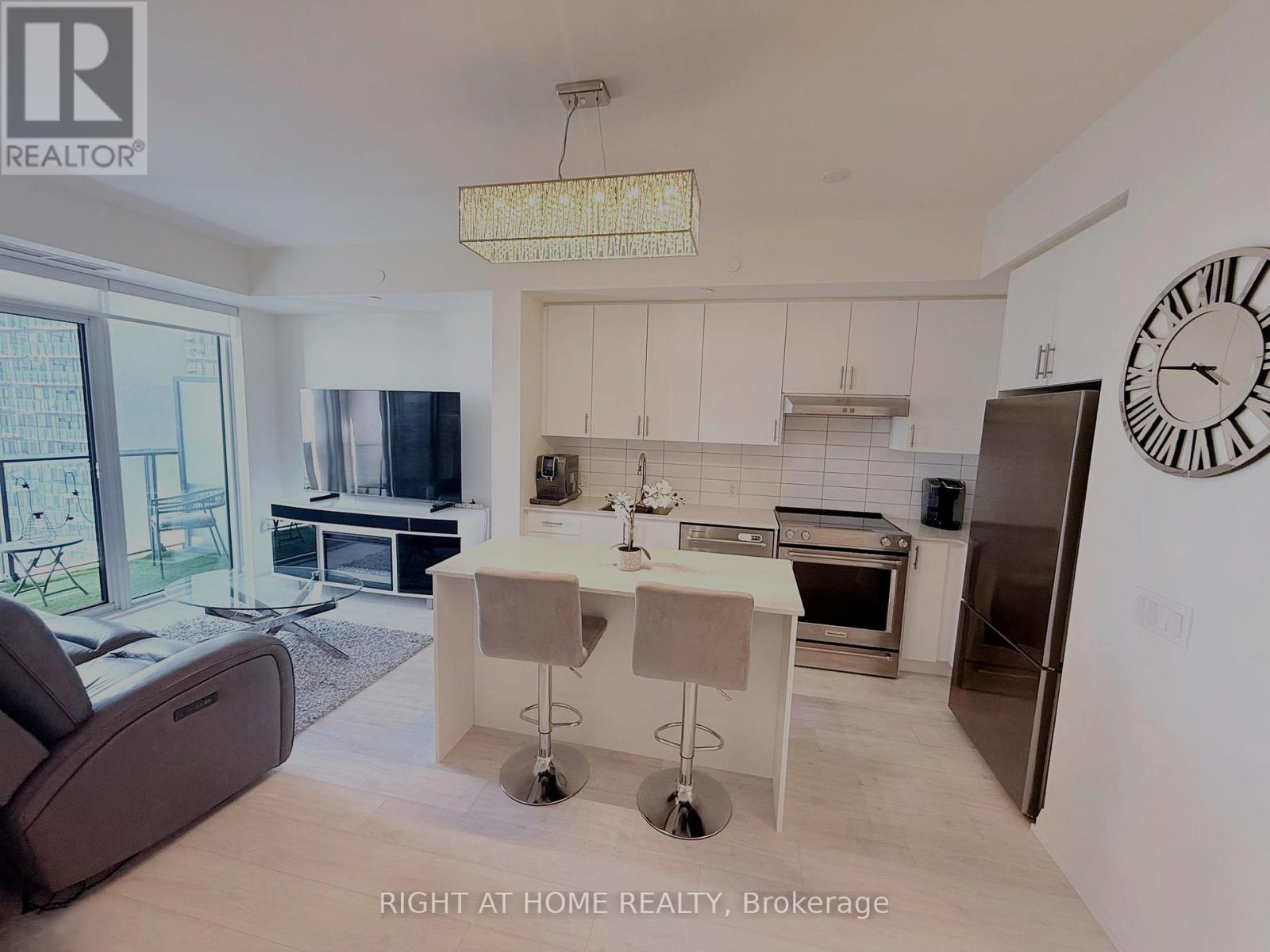 1704 - 9000 Jane Street, Vaughan, Ontario  L4K 0M6 - Photo 1 - N13080150