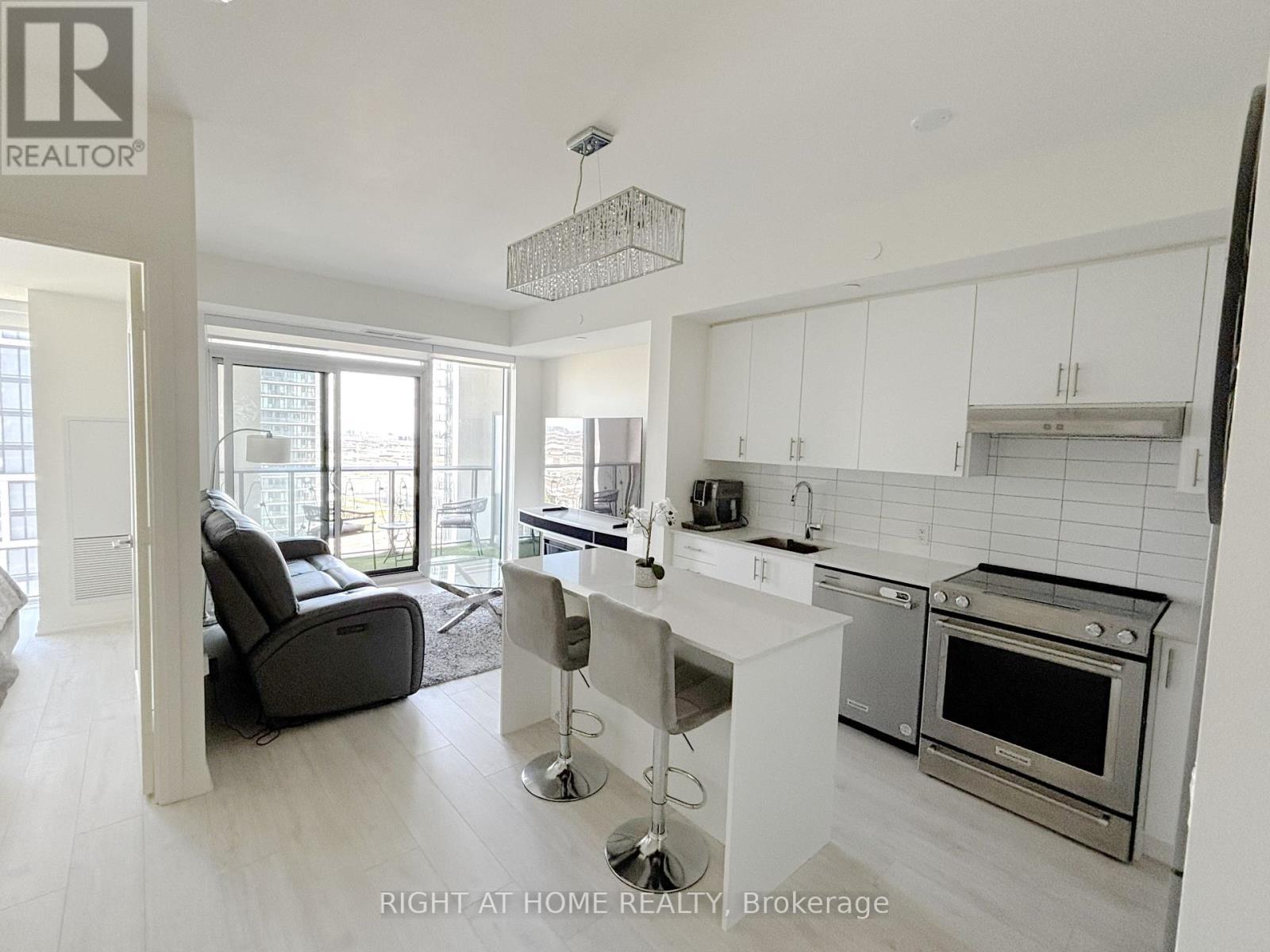 1704 - 9000 Jane Street, Vaughan, Ontario  L4K 0M6 - Photo 2 - N13080150