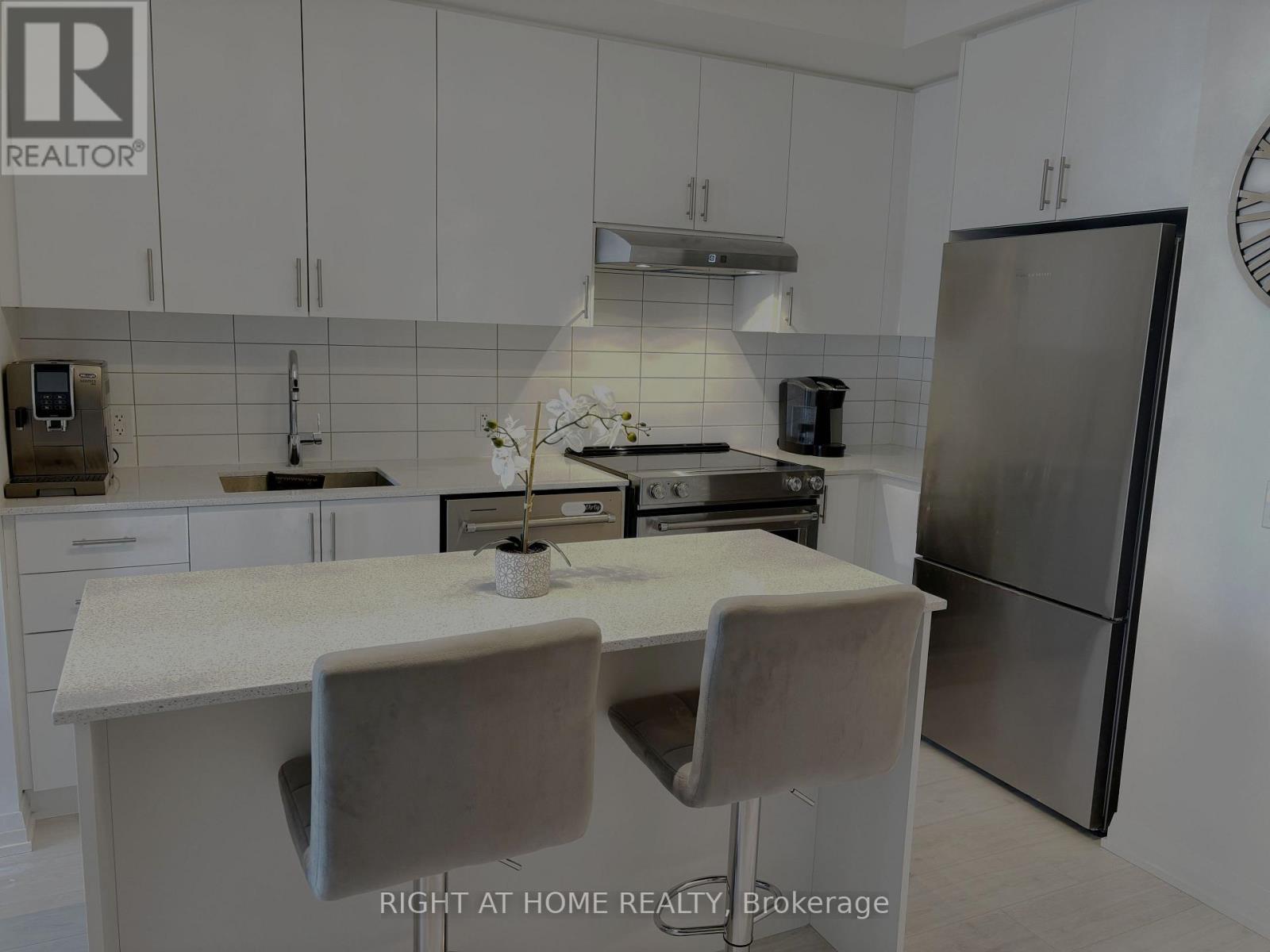 1704 - 9000 Jane Street, Vaughan, Ontario  L4K 0M6 - Photo 3 - N13080150