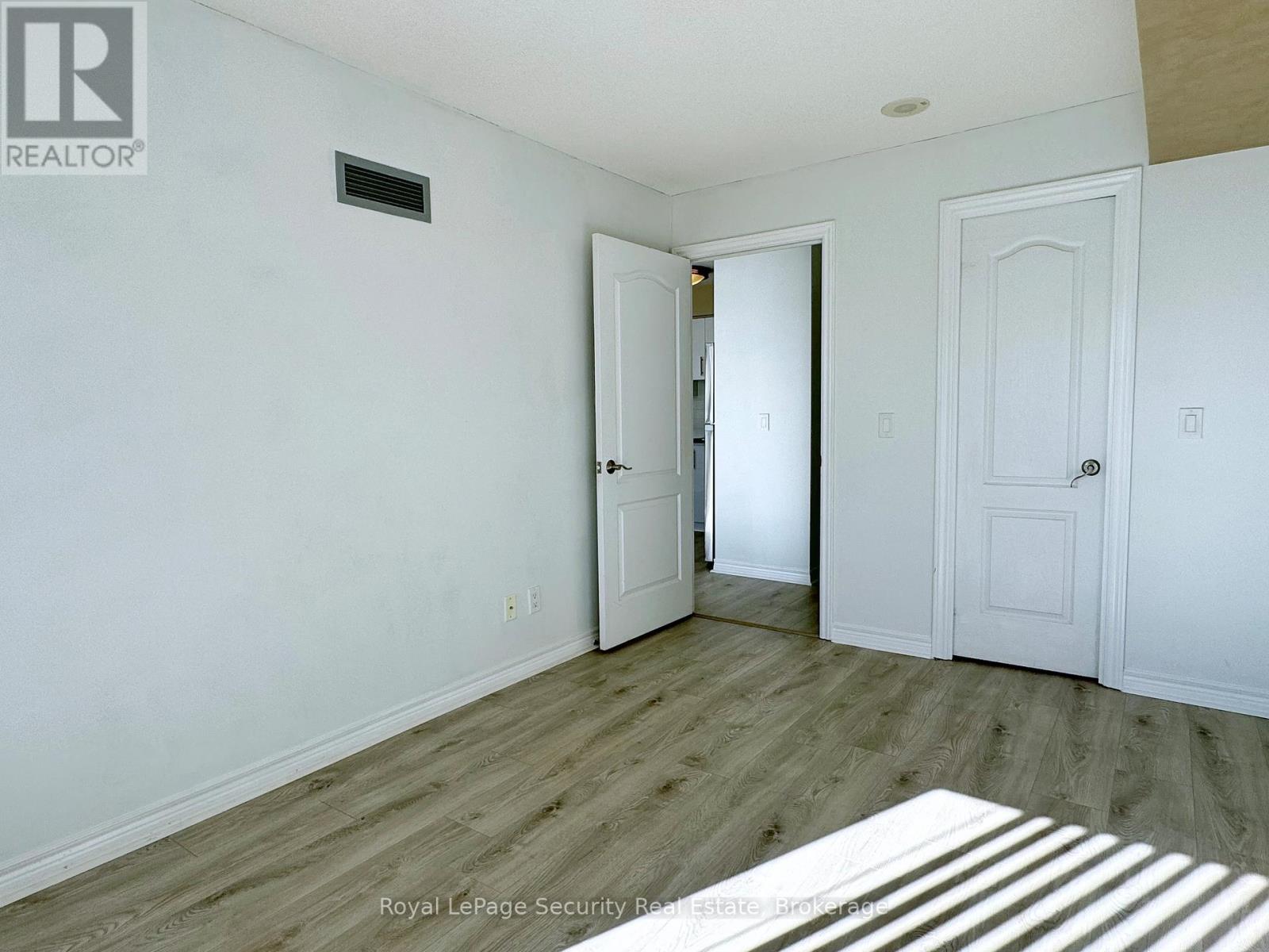 917 - 15 North Park Road, Vaughan, Ontario  L4J 0A1 - Photo 8 - N13080318