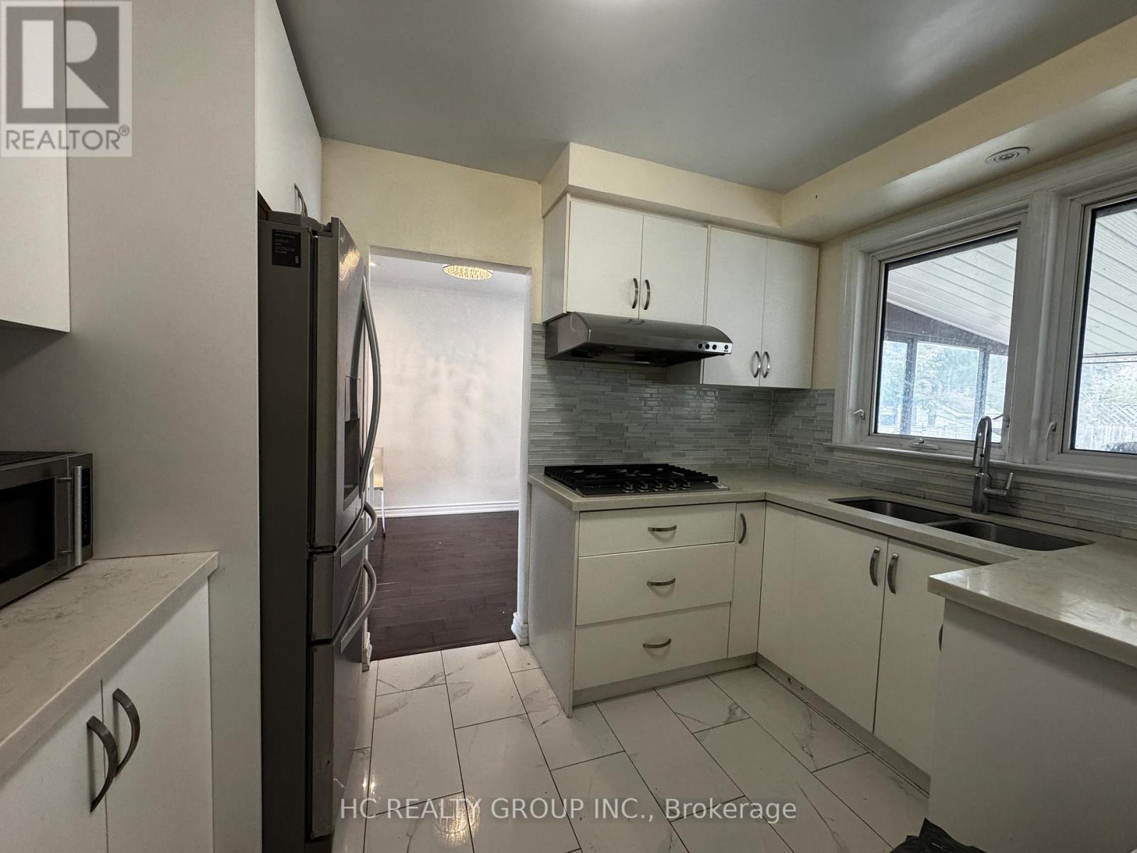 Abv Gnd - 83 Sussex Avenue, Richmond Hill, Ontario  L4C 2E8 - Photo 3 - N13080346