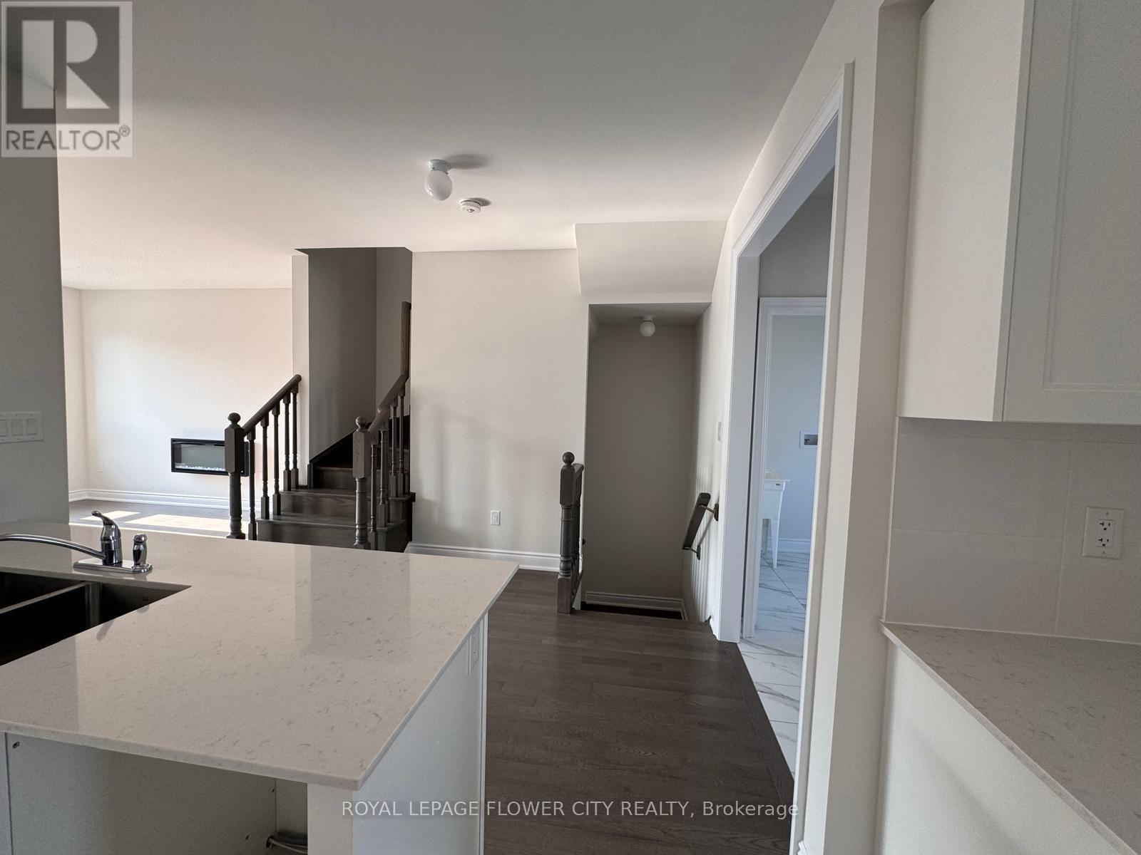 121 Tennant Circle, Vaughan, Ontario  L4H 5L5 - Photo 2 - N13080366