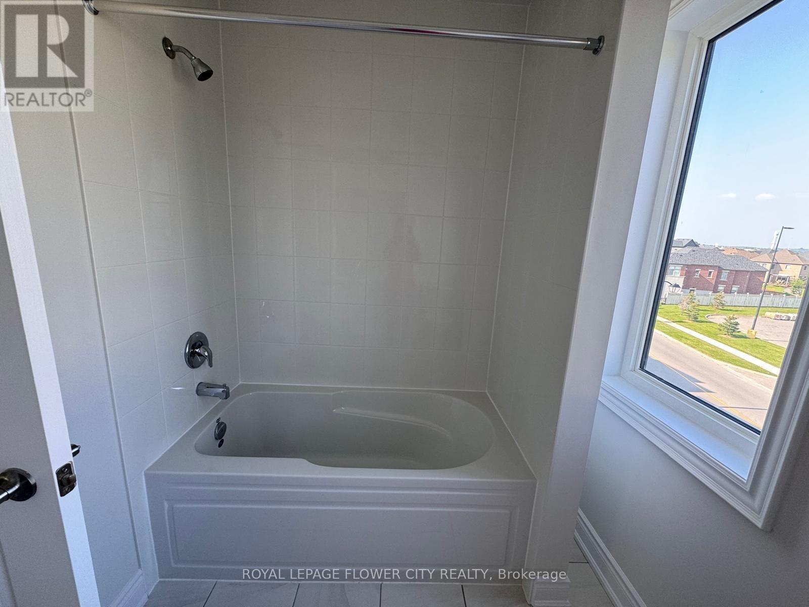 121 Tennant Circle, Vaughan, Ontario  L4H 5L5 - Photo 22 - N13080366