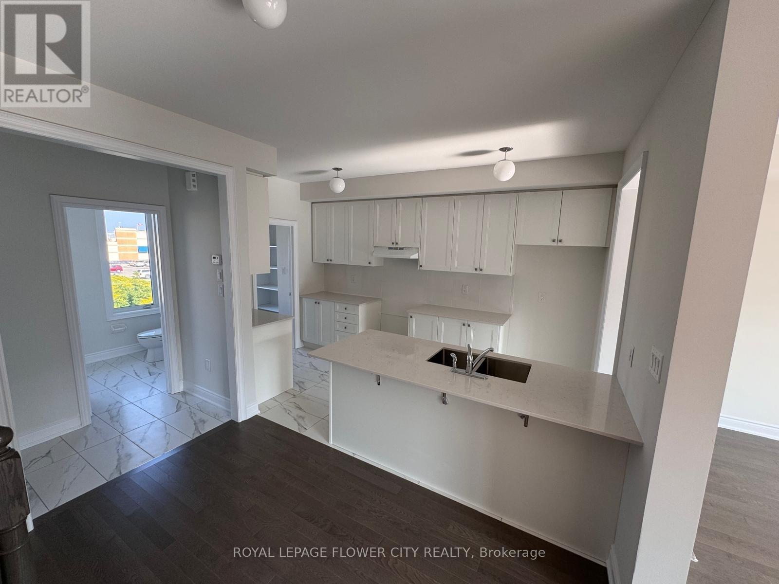 121 Tennant Circle, Vaughan, Ontario  L4H 5L5 - Photo 5 - N13080366