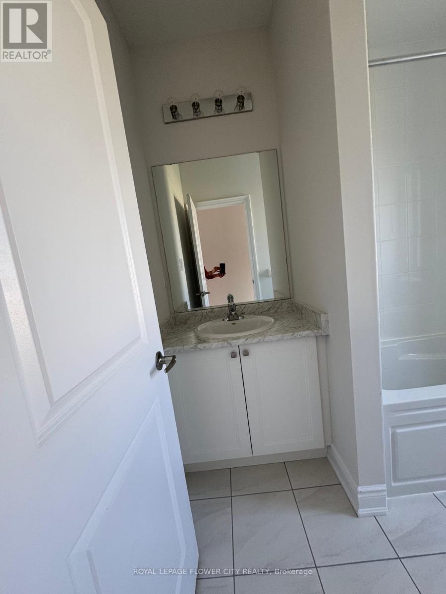 121 Tennant Circle, Vaughan, Ontario  L4H 5L5 - Photo 9 - N13080366