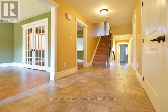221 Sheffield Street, Newmarket, Ontario  L3Y 5X7 - Photo 2 - N13080370