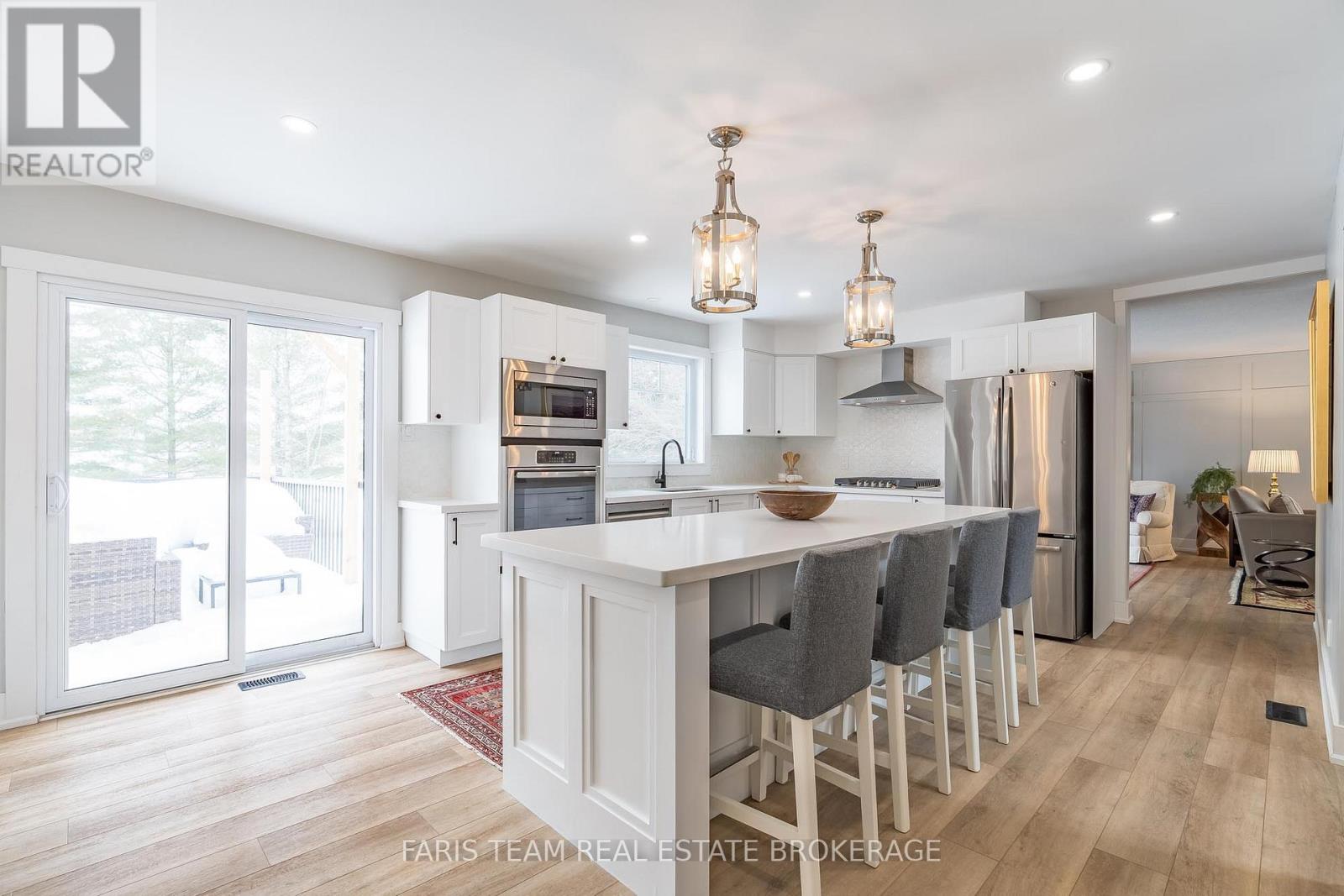 3 Matthew Court, Wasaga Beach, Ontario  L9Z 1J5 - Photo 4 - S12864982