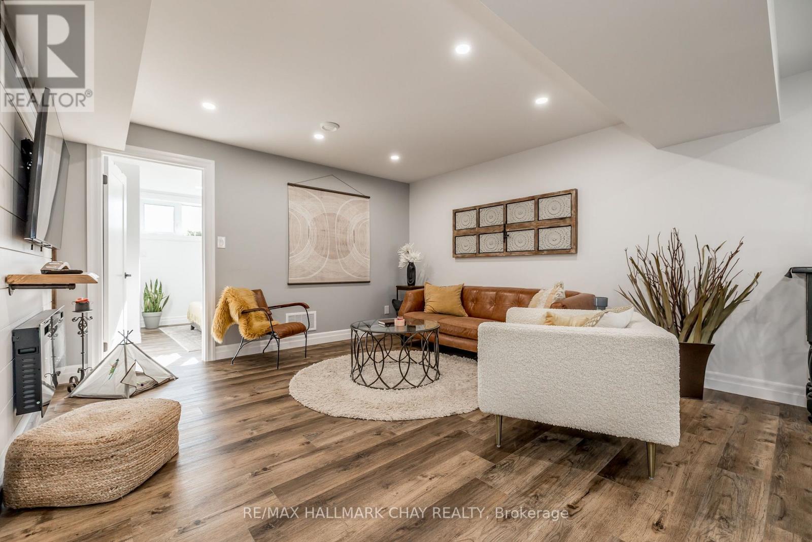 LOWER - 3742 HORSESHOE VALLEY ROAD W, Springwater, Ontario