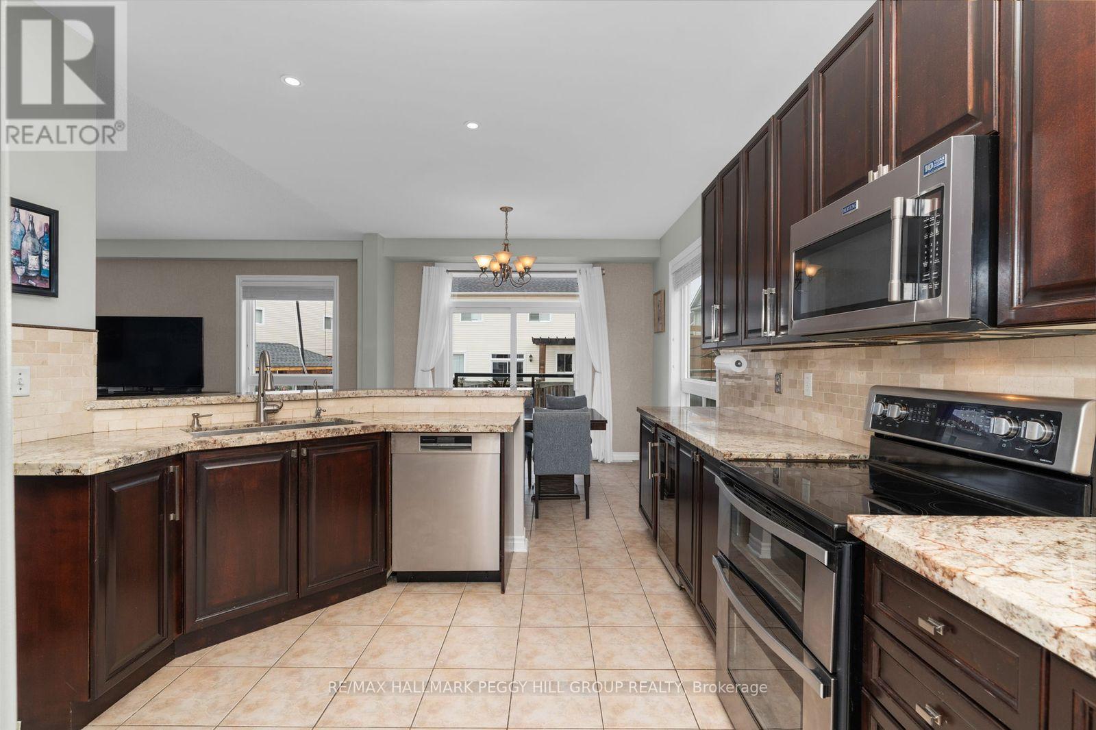 20 The Queensway, Barrie (Innis-Shore), Ontario  L4M 7H6 - Photo 4 - S13080268