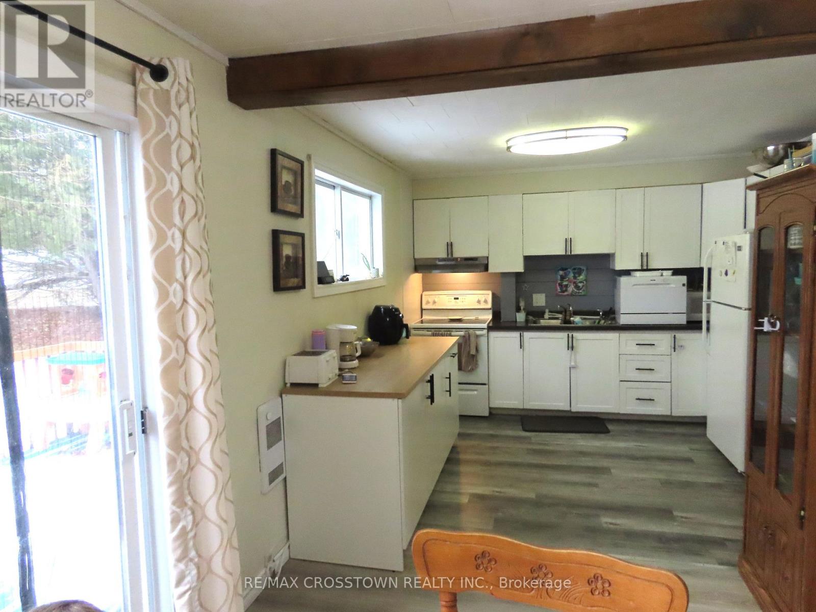 4716 Penetanguishene Road, Springwater (Hillsdale), Ontario  L0L 1V0 - Photo 15 - S13080392