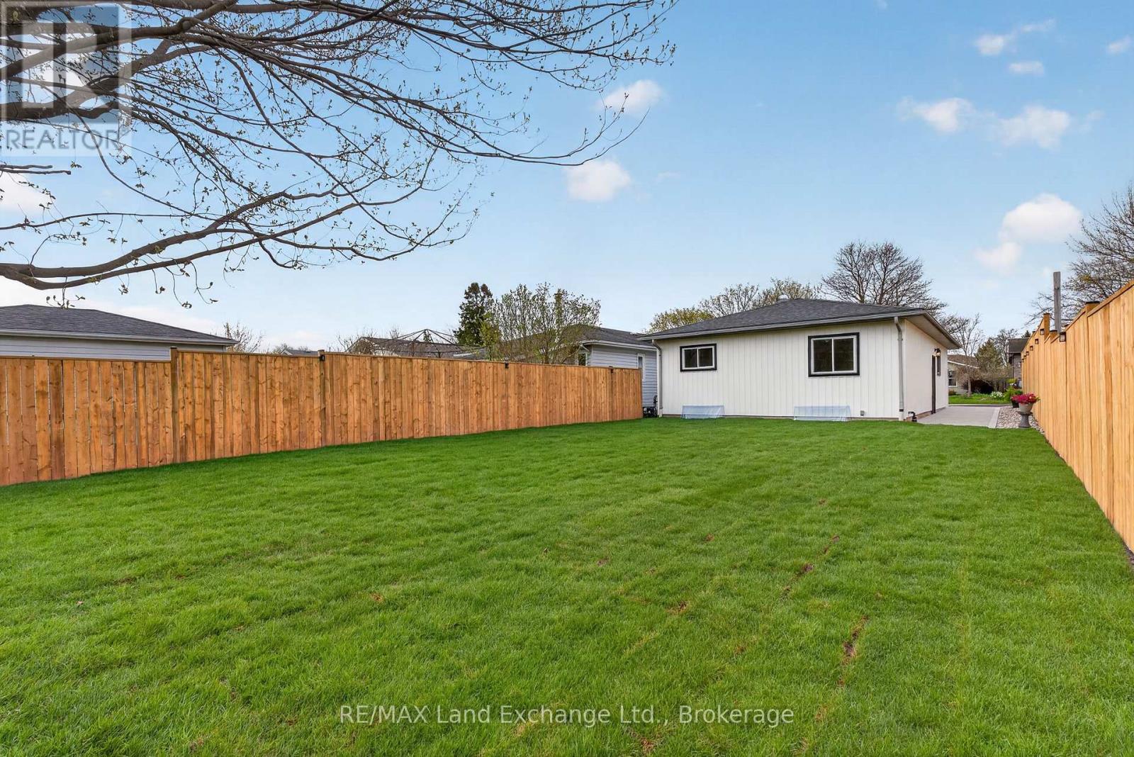 824 Andrew Malcolm Drive, Kincardine, Ontario  N2Z 1M6 - Photo 26 - X13080194