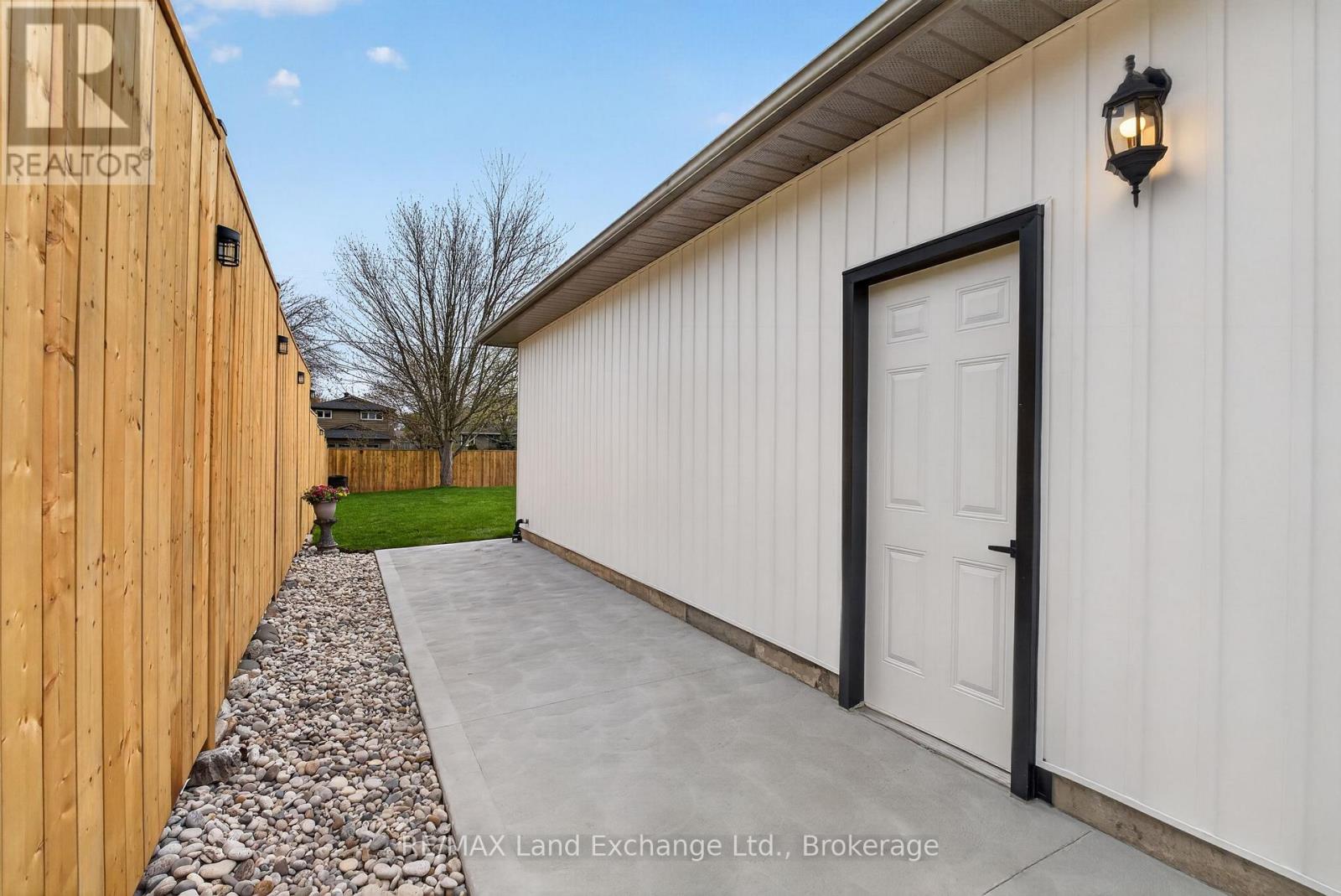 824 Andrew Malcolm Drive, Kincardine, Ontario  N2Z 1M6 - Photo 27 - X13080194