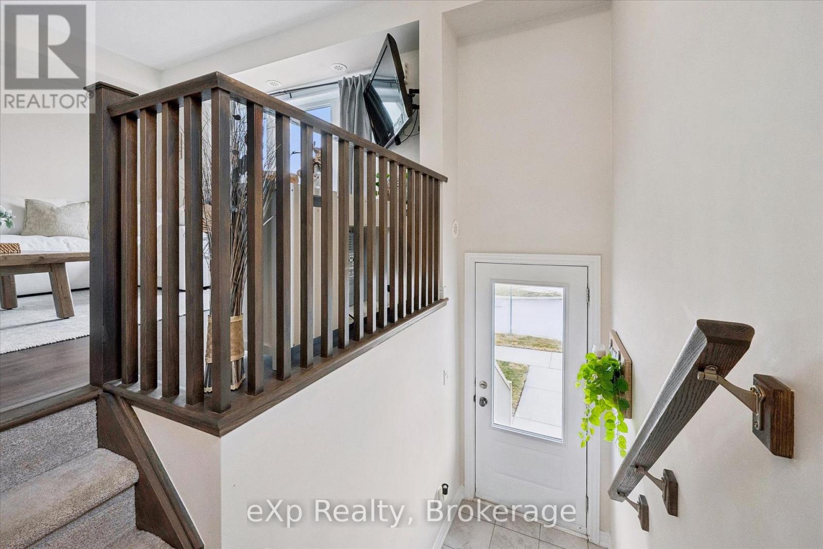 238 Law Drive, Guelph, Ontario  N1E 0P6 - Photo 6 - X13080386