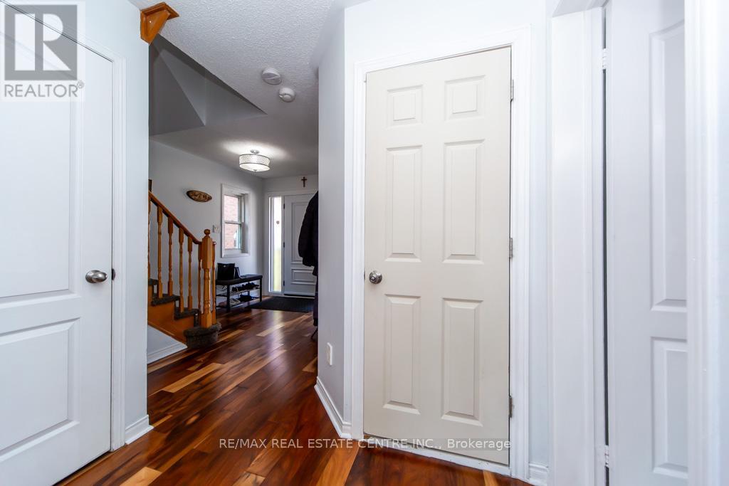 3038 Pendleton Road, Mississauga, Ontario  L5N 7C5 - Photo 3 - W13080030
