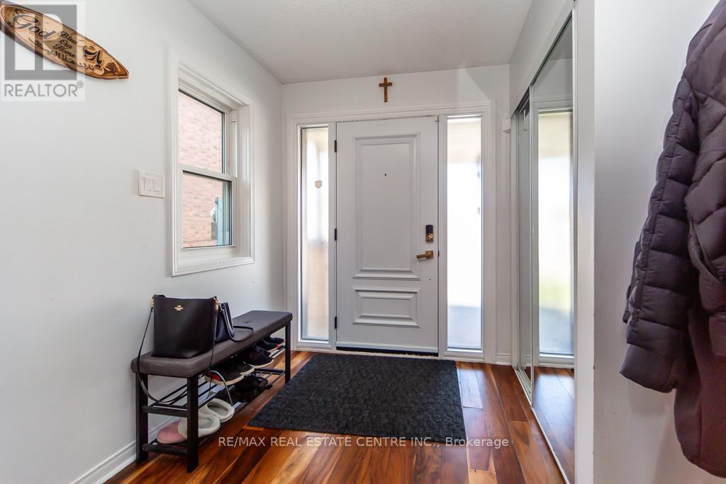 3038 Pendleton Road, Mississauga, Ontario  L5N 7C5 - Photo 4 - W13080030
