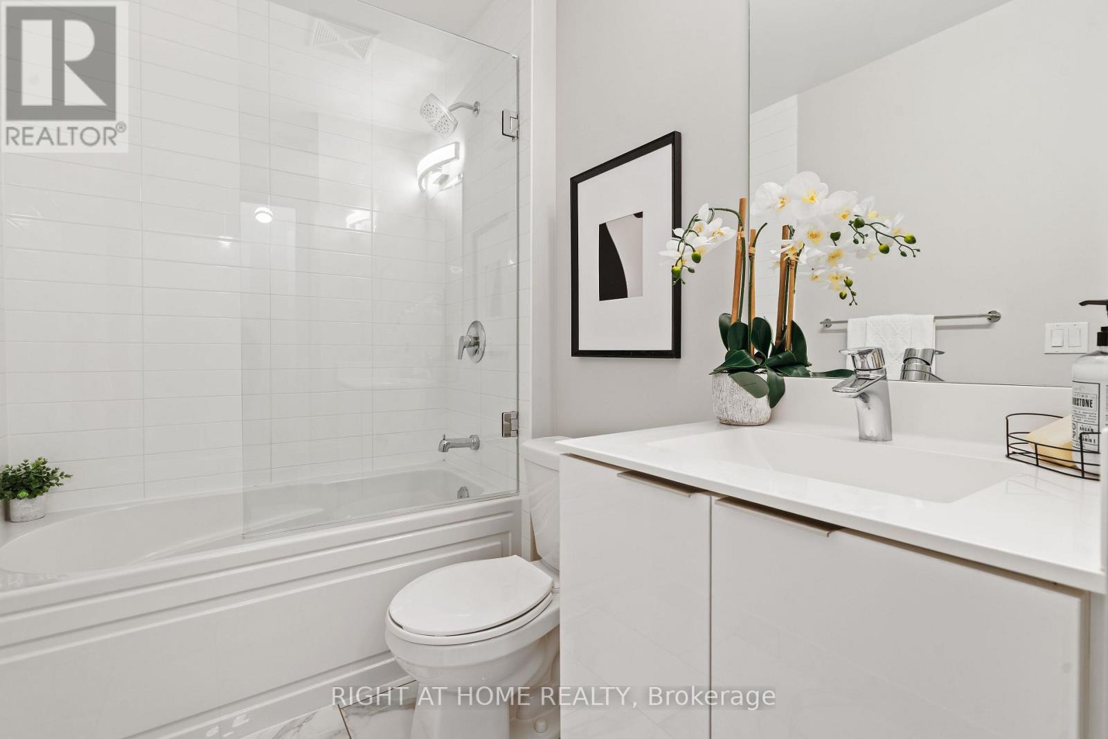 329 - 30 Shore Breeze Drive, Toronto, Ontario  M8V 0J1 - Photo 9 - W13080064