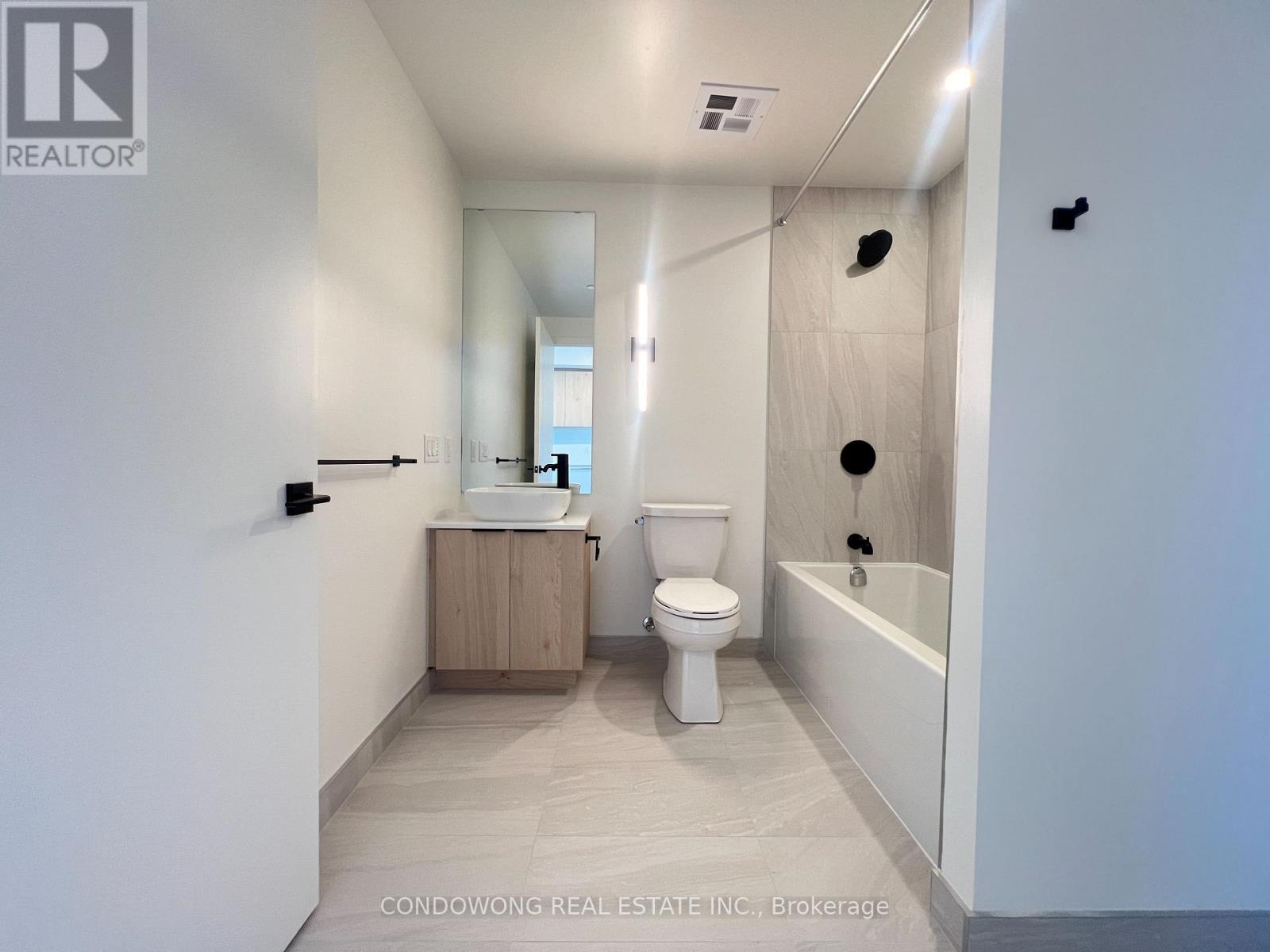 2404 - 1185 Dupont Street, Toronto, Ontario  M6H 2A6 - Photo 7 - W13080084