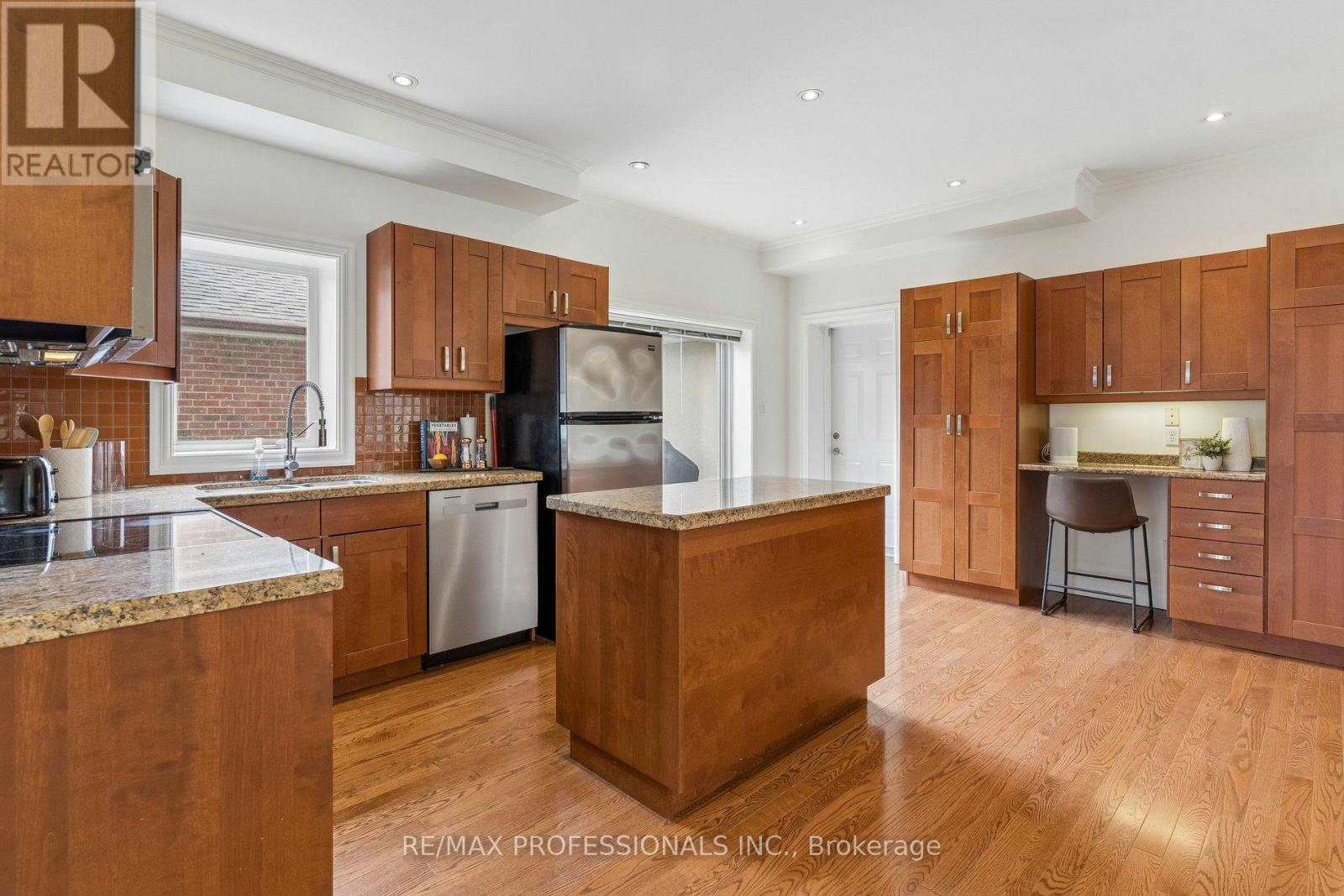102 North Carson Street, Toronto, Ontario  M8W 4V5 - Photo 10 - W13080174