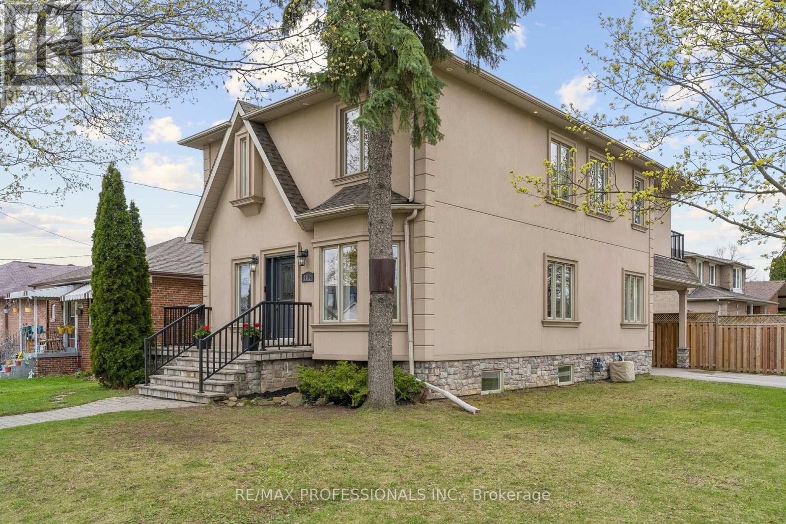 102 North Carson Street, Toronto, Ontario  M8W 4V5 - Photo 3 - W13080174