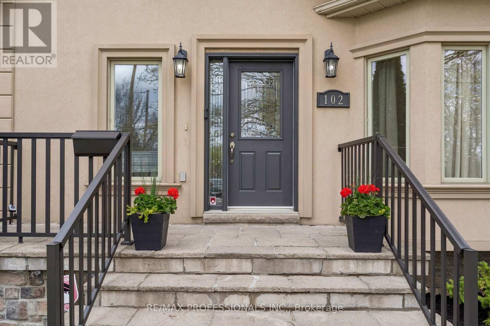 102 North Carson Street, Toronto, Ontario  M8W 4V5 - Photo 4 - W13080174