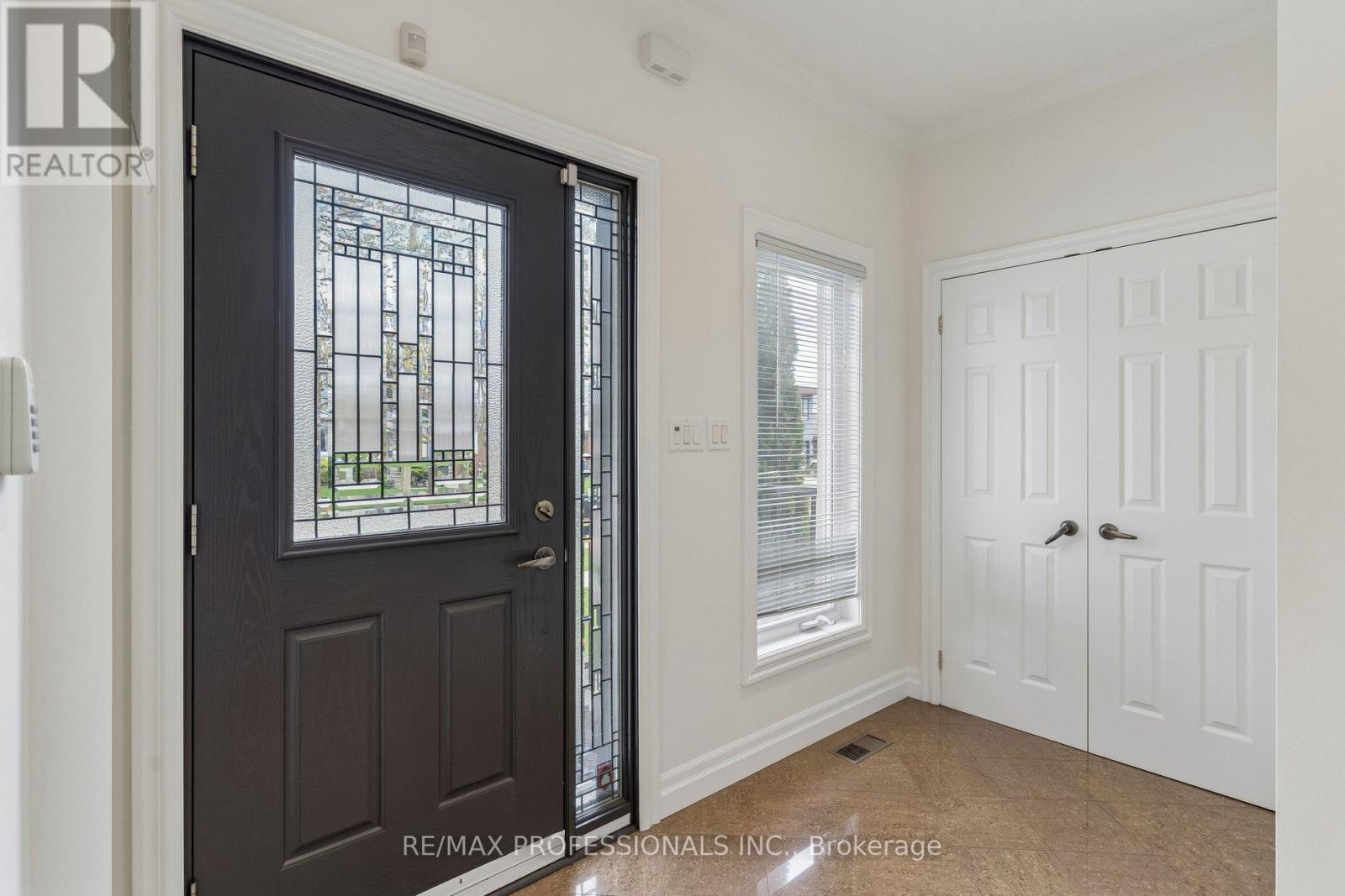 102 North Carson Street, Toronto, Ontario  M8W 4V5 - Photo 5 - W13080174